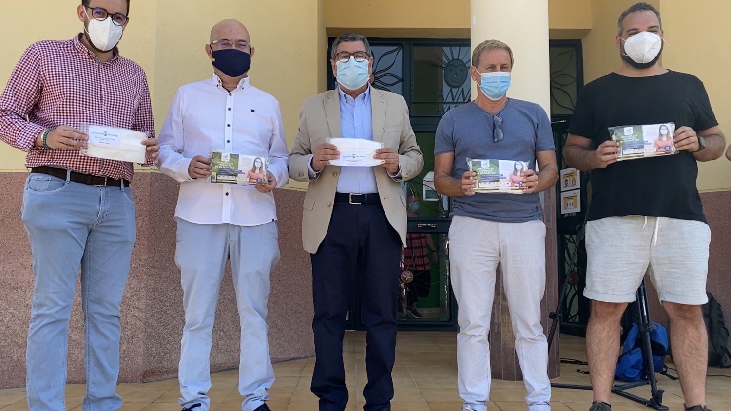 Vélez-Málaga inicia la entrega de 100.000 mascarillas a ciudadanos y colectivos del municipio
