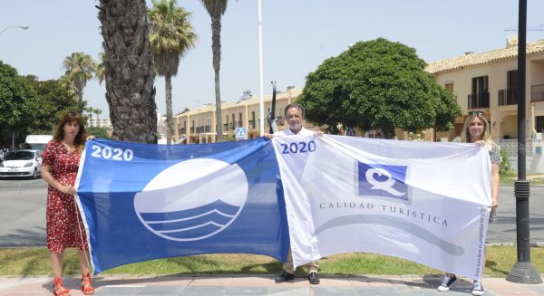 Torremolinos renueva la certificación de calidad de sus playas con la Bandera Azul y la 'Q de Calidad Turística'