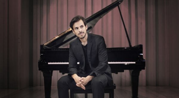 Claudio Constantini interpreta este sábado tangos argentinos en el jardín del museo Picasso de Málaga