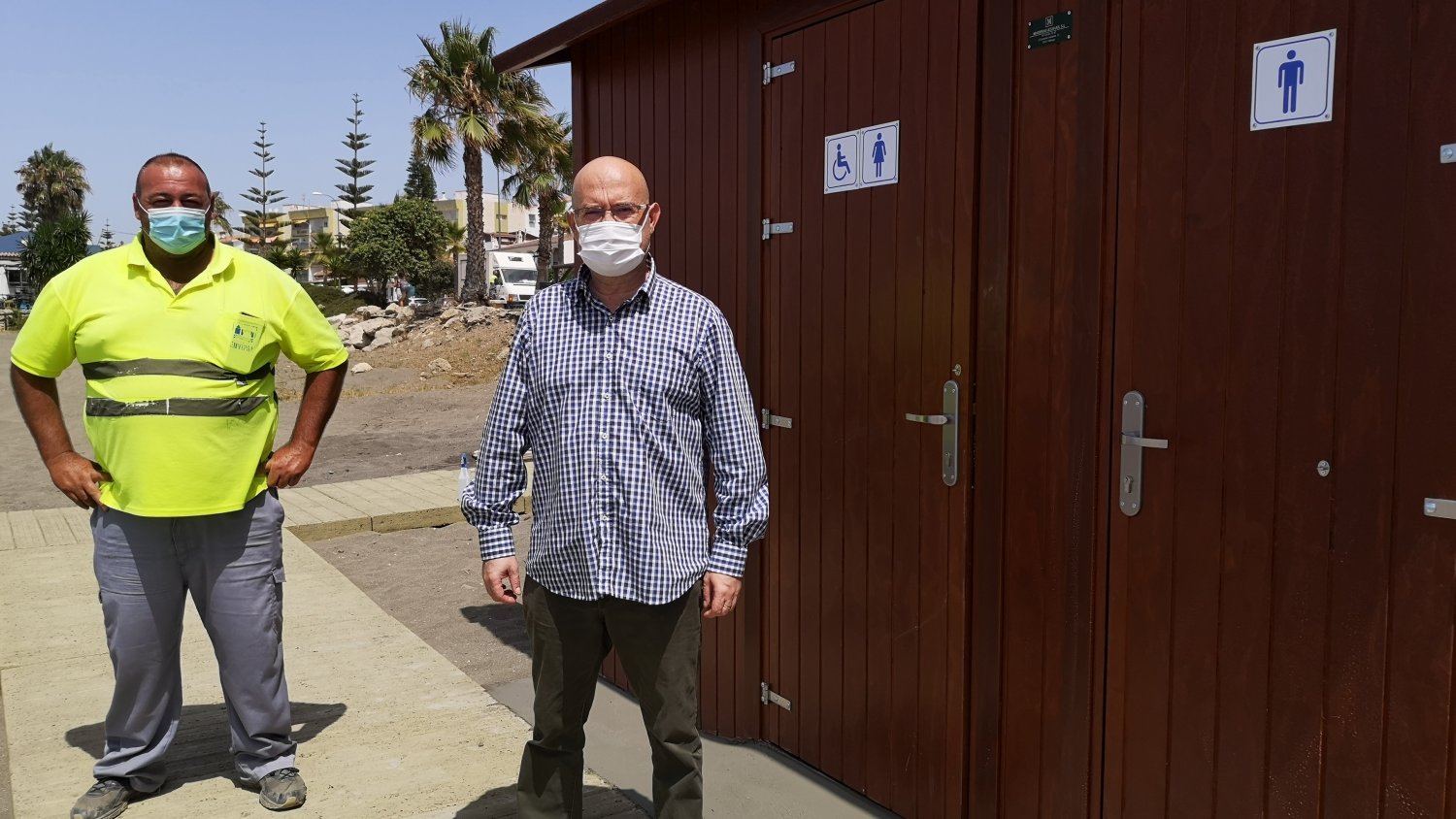 Vélez-Málaga mejora el equipamiento de sus playas y refuerza el servicio de vigilancia y socorrismo