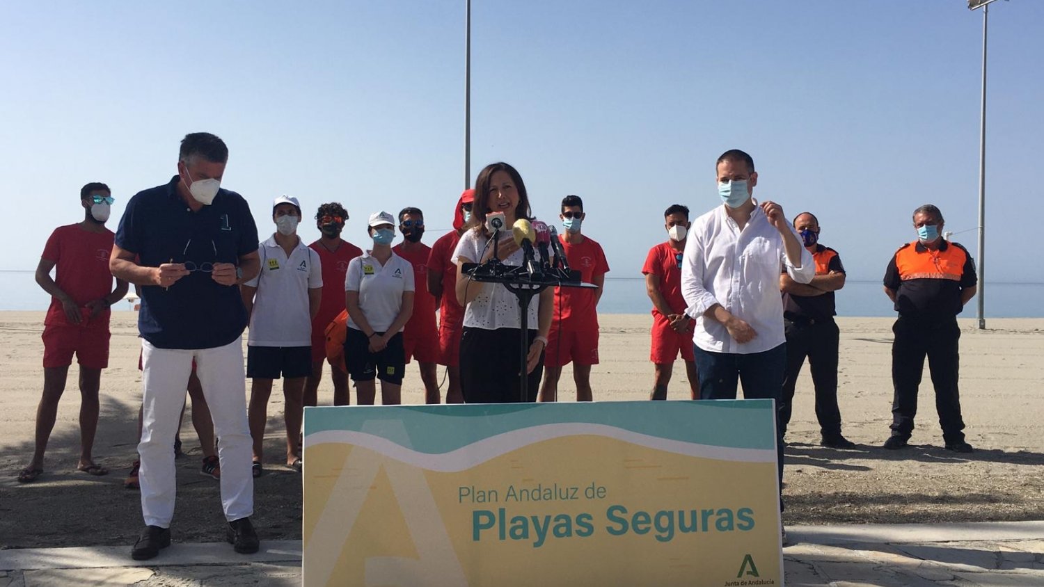La delegada del gobierno andaluz presenta el Plan de Playas Seguras en Nerja