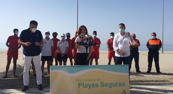 La delegada del gobierno andaluz presenta el Plan de Playas Seguras en Nerja