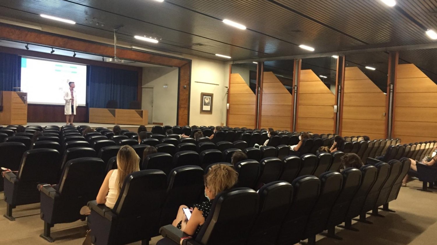 El Hospital Regional de Málaga organiza un plan de acogida para la enfermería de nueva incorporación