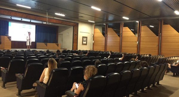 El Hospital Regional de Málaga organiza un plan de acogida para la enfermería de nueva incorporación