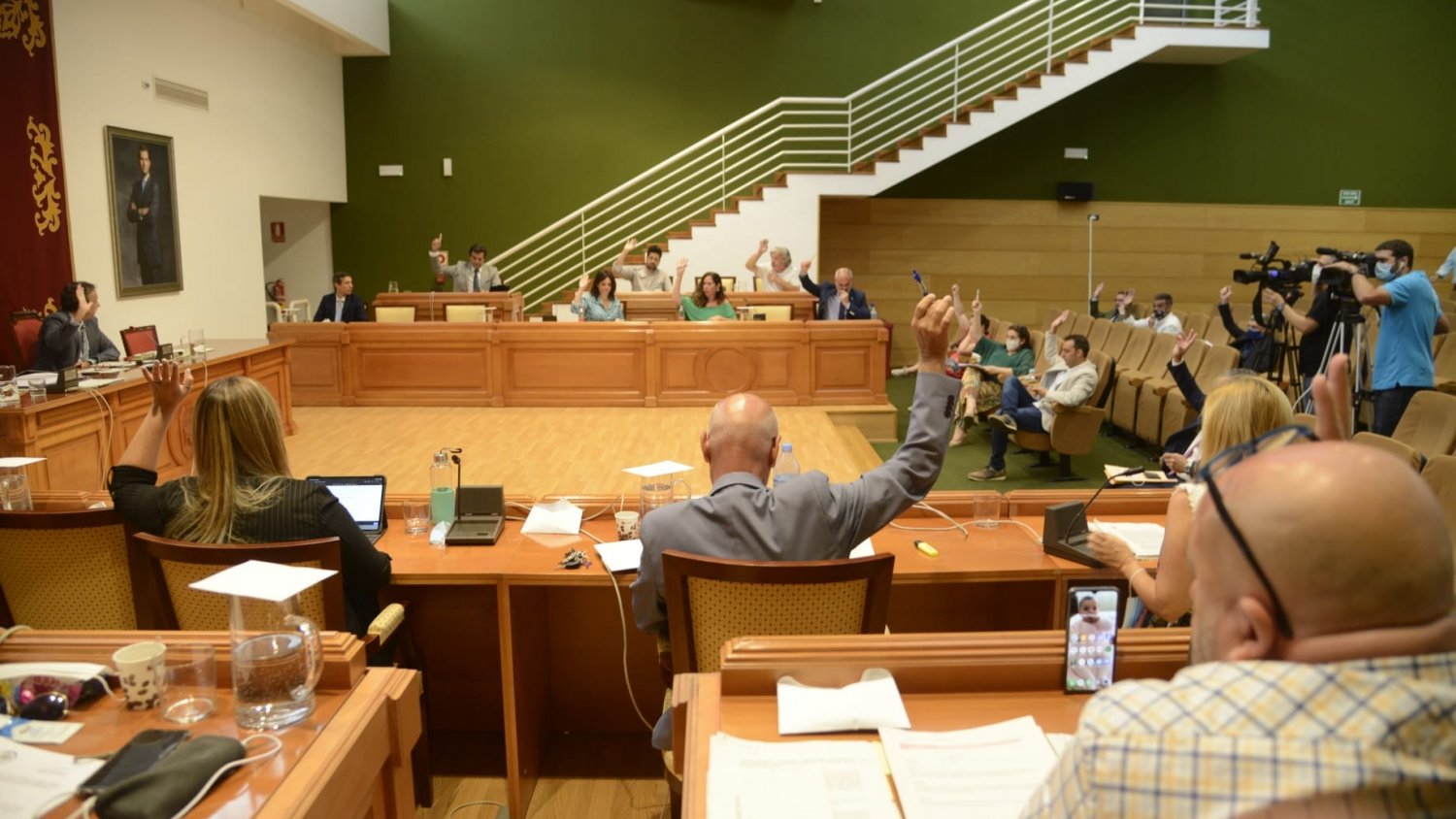 Torremolinos acuerda reducir un 10% del sueldo de políticos para reforzar los Servicios Sociales