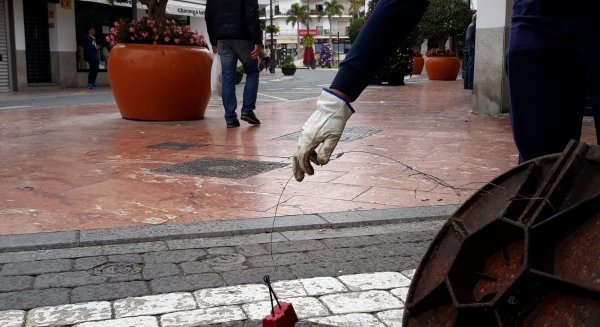 Estepona refuerza los trabajos de desinfección en 406 kilómetros de la red de alcantarillado