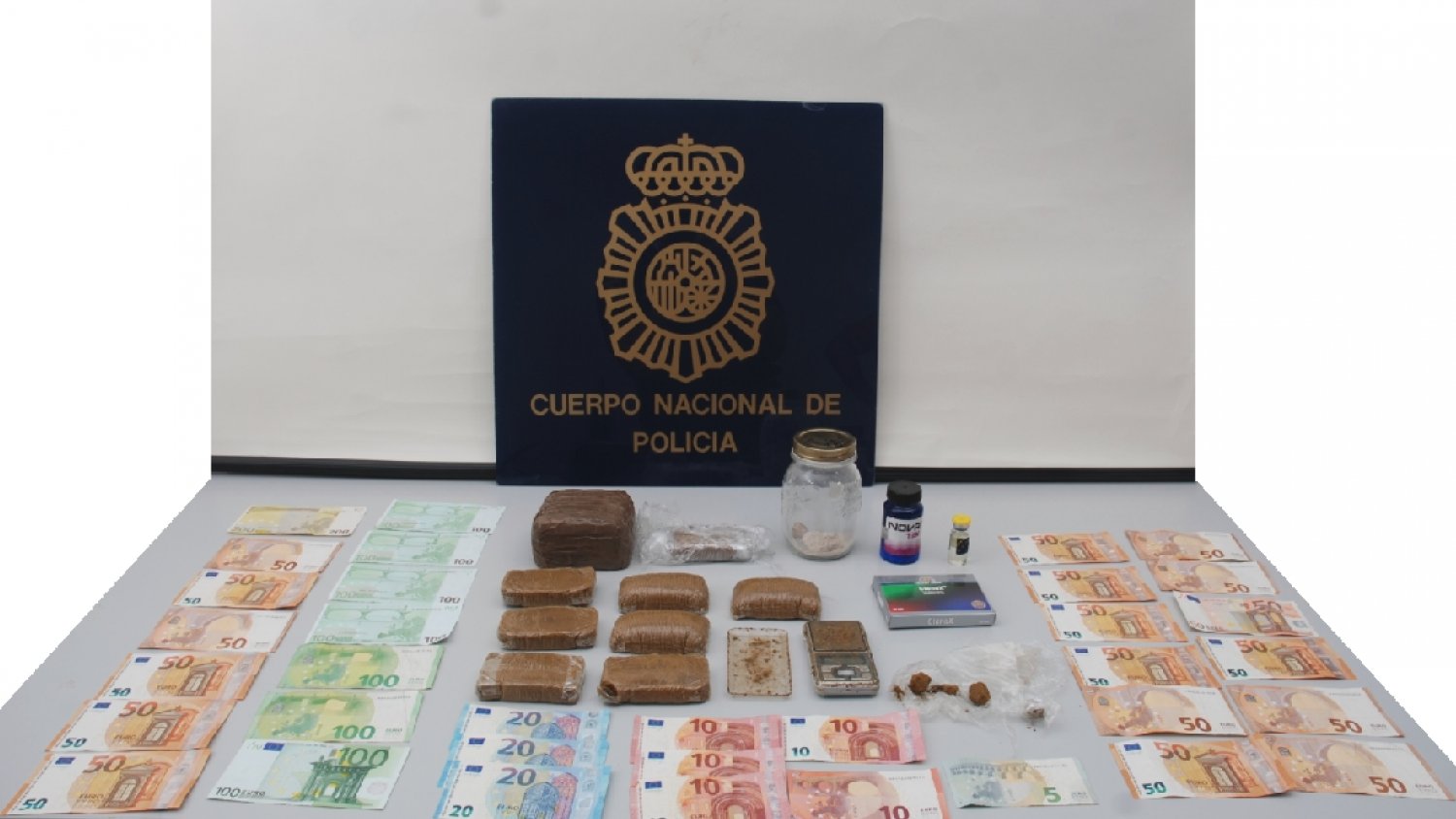 La Policía Nacional desmantela en Fuengirola un punto de venta al menudeo de hachís