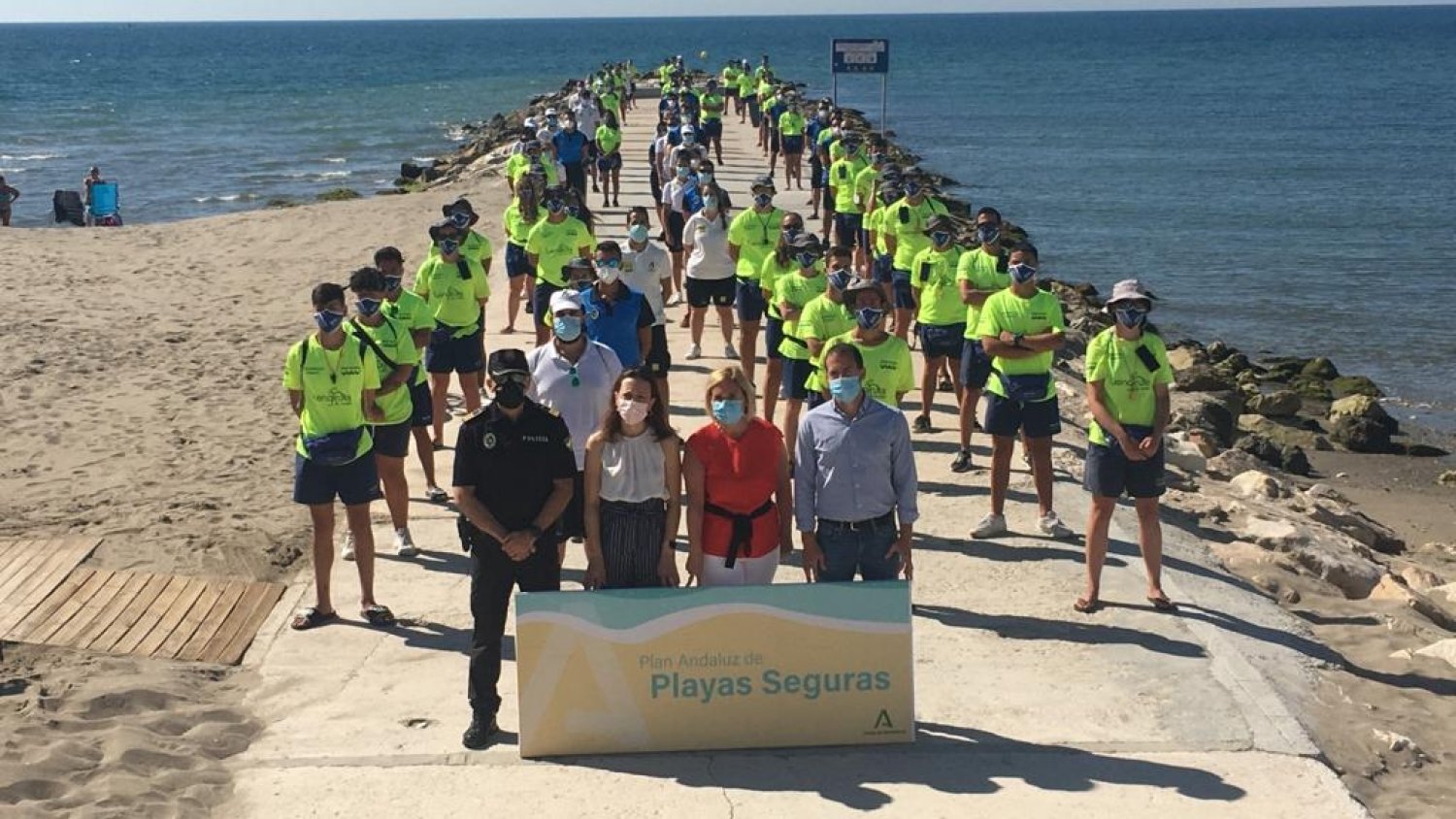 Fuengirola cuenta con 56 auxiliares de playas de la Junta y casi 81.000 euros para materiales de seguridad