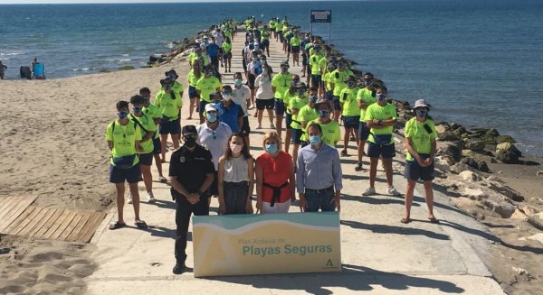 Fuengirola cuenta con 56 auxiliares de playas de la Junta y casi 81.000 euros para materiales de seguridad