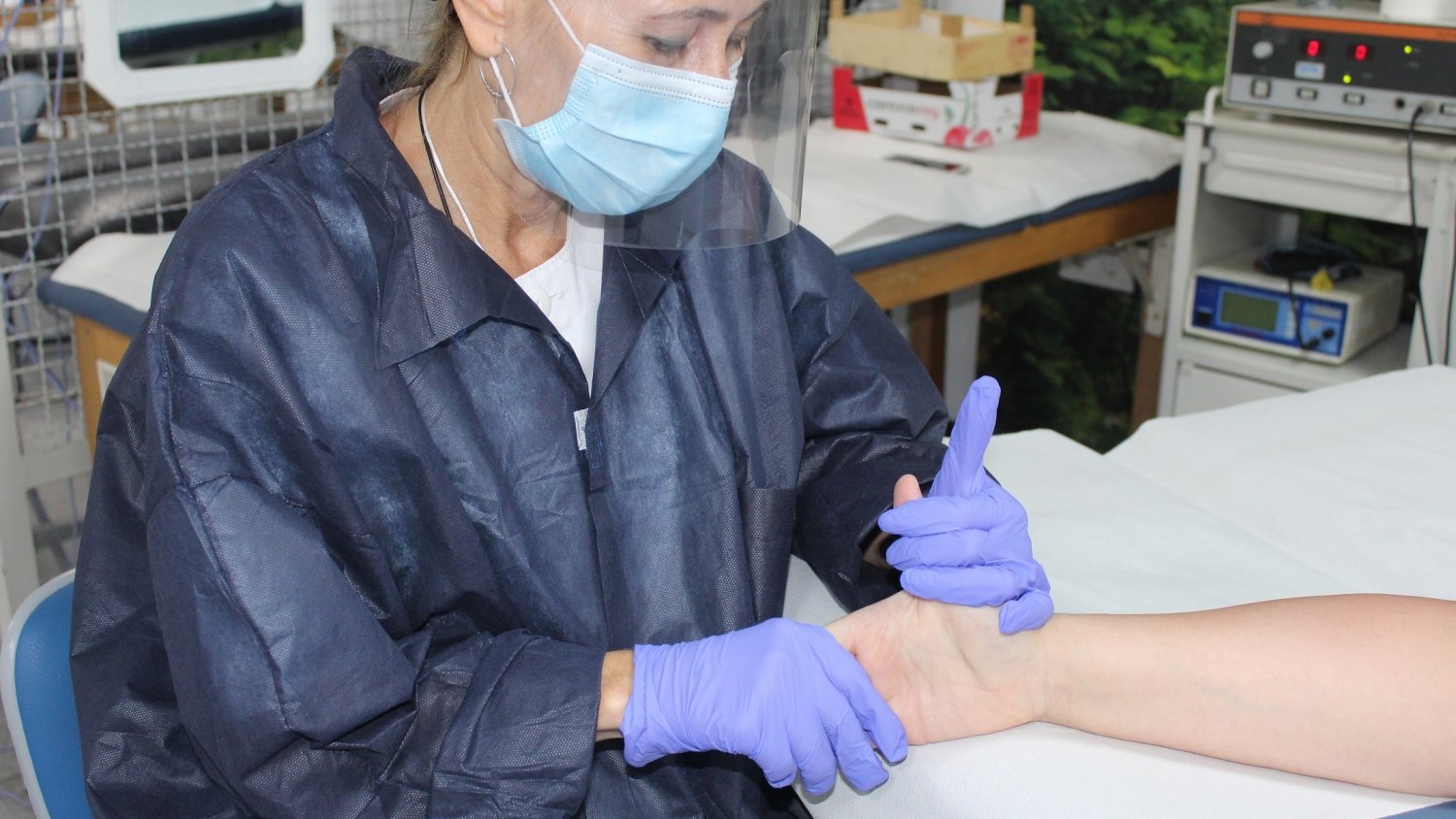 El Hospital de la Axarquía reanuda su actividad en rehabilitación y fisioterapia para pacientes externos