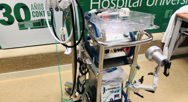 El Hospital Virgen de la Victoria incorpora el nuevo equipo ECMO de soporte vital para  pacientes críticos