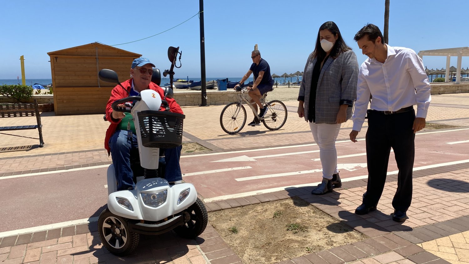 Cs denuncia el riesgo en un tramo del paseo marítimo de Fuengirola al acumularse alcorques sin árboles