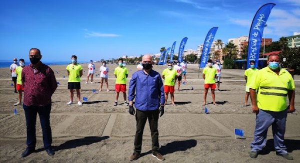 Las playas de Benajarafe y La Caleta de Vélez inician la megafonía de seguridad en los puestos de socorro