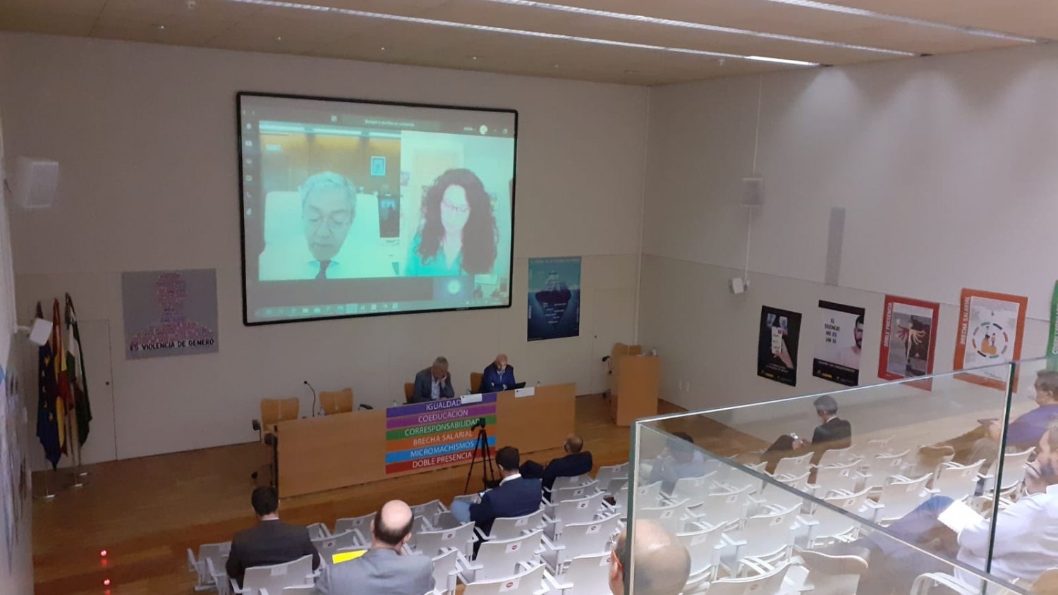 Igualdad destina dos millones de euros a innovar y mejorar el servicio andaluz de Teleasistencia