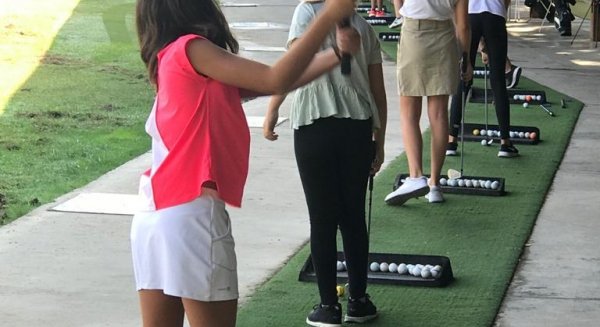 Más de un centenar de alumnos reinician las clases en la Escuelas Deportivas Municipal de Golf de Estepona