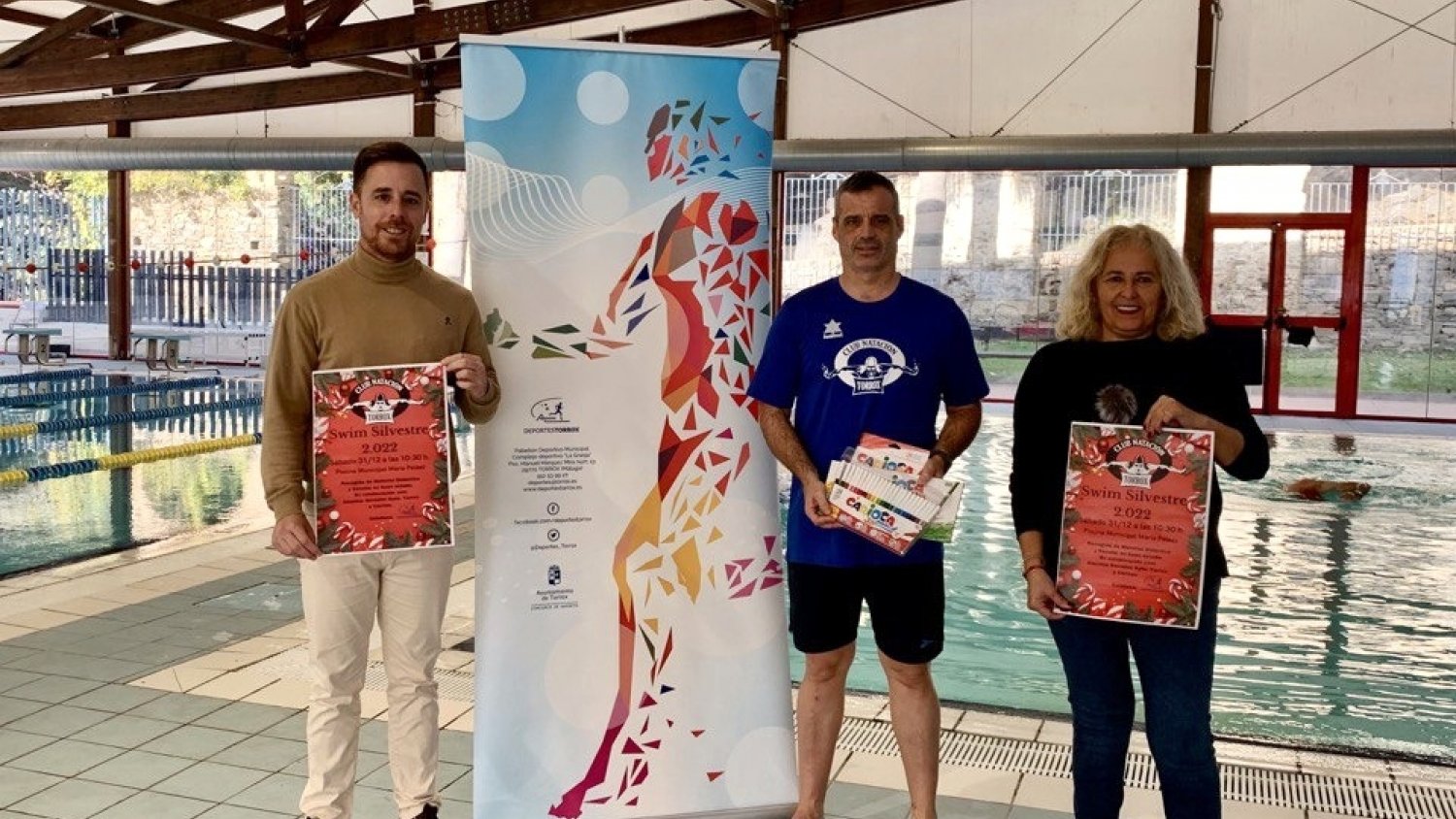 Torrox celebra la Swim Silvestre en la piscina municipal