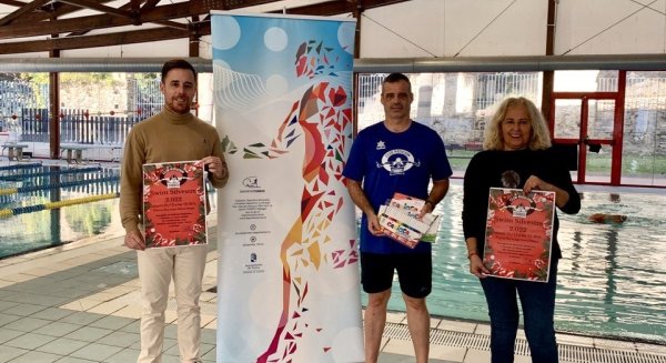 Torrox celebra la Swim Silvestre en la piscina municipal