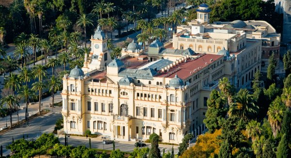 El Ayuntamiento regenerará un solar del entorno de la Victoria para crear un espacio de juegos
