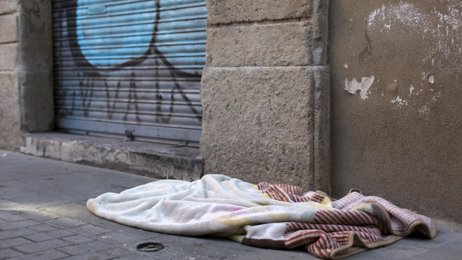 Denuncian el desalojo de los “sin techo” acogidos en el albergue Inturjoven sin centros para reubicarlos a todos