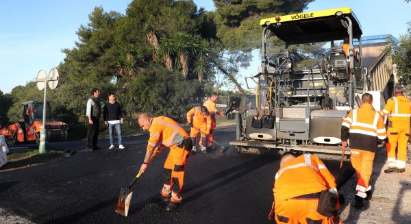 El Ayuntamiento de Marbella culmina el plan de asfalto de Las Chapas