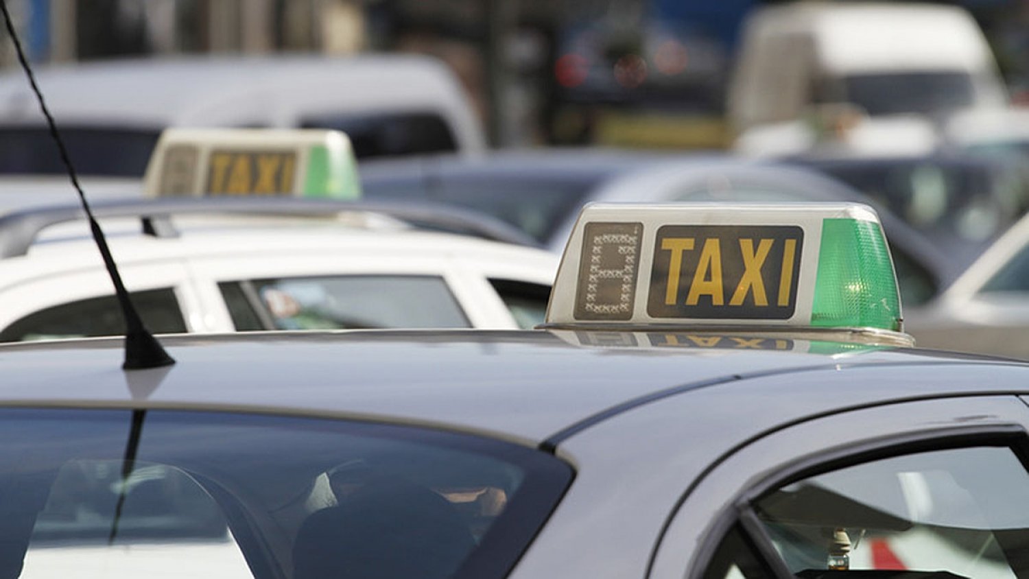 Posponen a septiembre el examen para obtener el certificado municipal de conductor de taxi