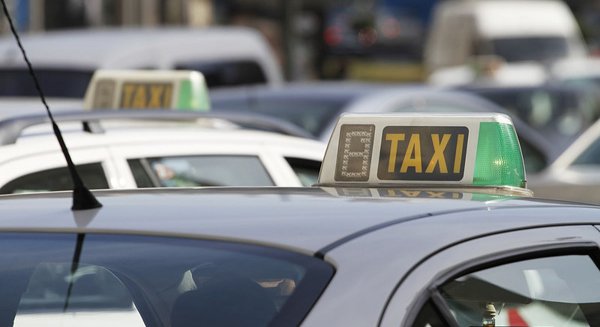 Posponen a septiembre el examen para obtener el certificado municipal de conductor de taxi