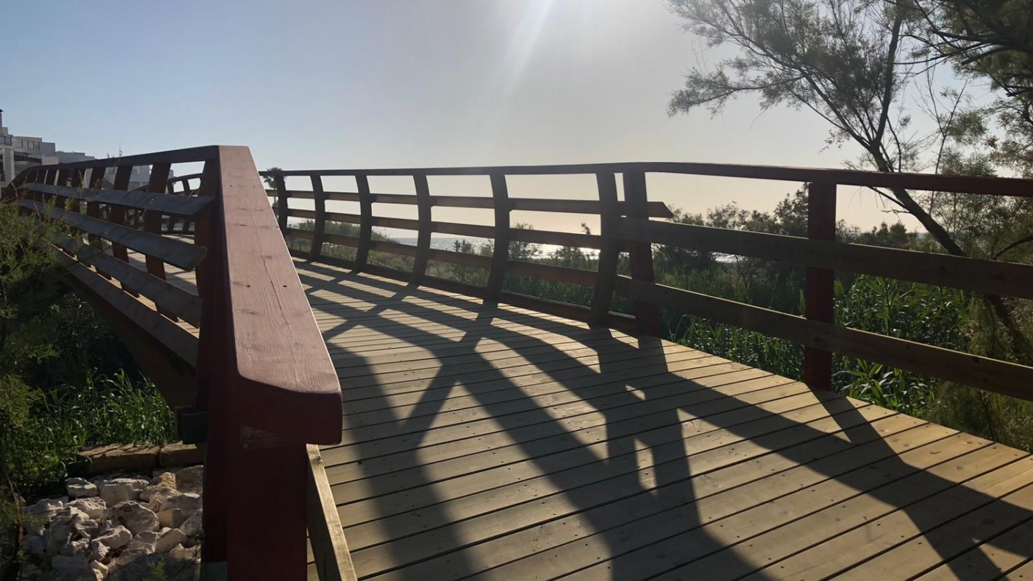 Concluye un nuevo tramo de la Senda Litoral que une peatonalmente a Casares y Estepona