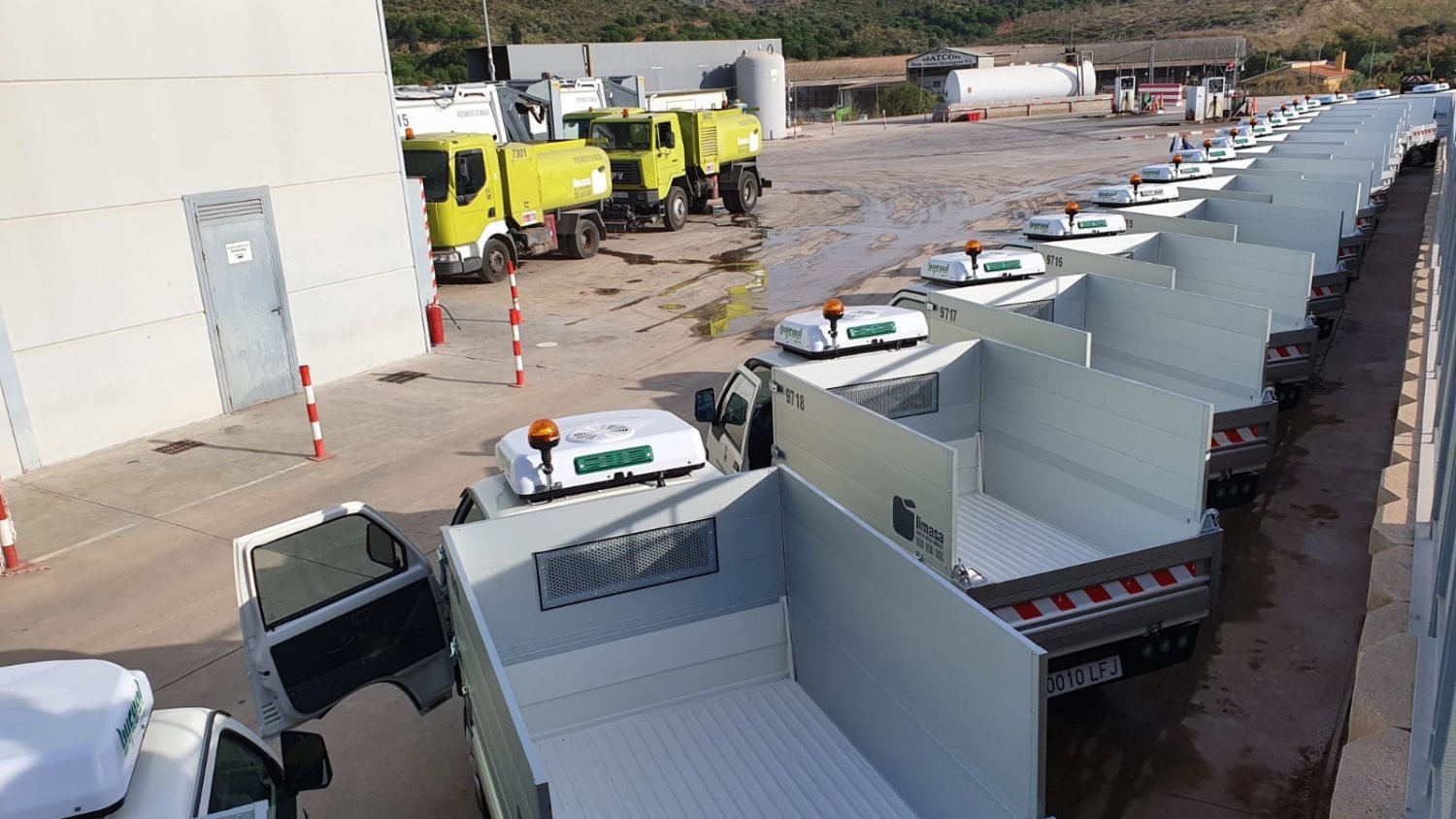 Limasa incorpora a su flota 20 vehículos ligeros para la limpieza viaria y recogida de residuos