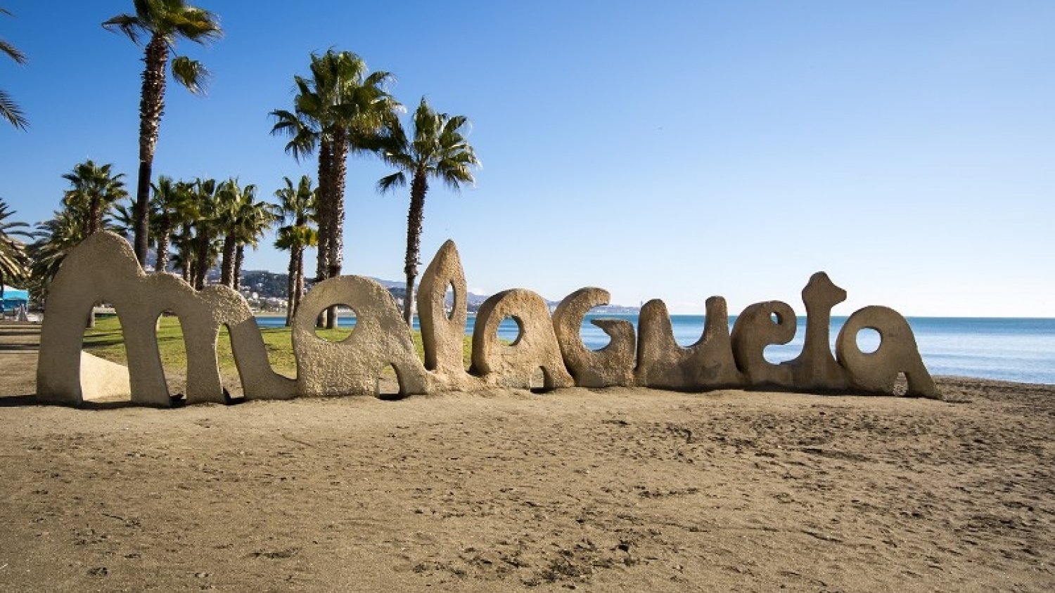 El Ayuntamiento de Málaga adapta los aseos de las playas para que su uso y desinfección sea automática
