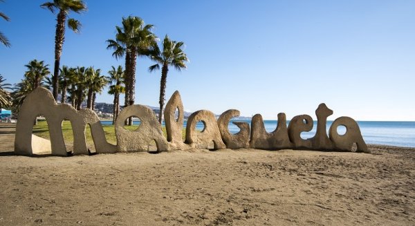 El Ayuntamiento de Málaga adapta los aseos de las playas para que su uso y desinfección sea automática