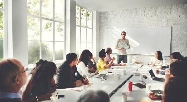La Junta oferta en la provincia más de 27.200 plazas de Educación Permanente para personas adultas