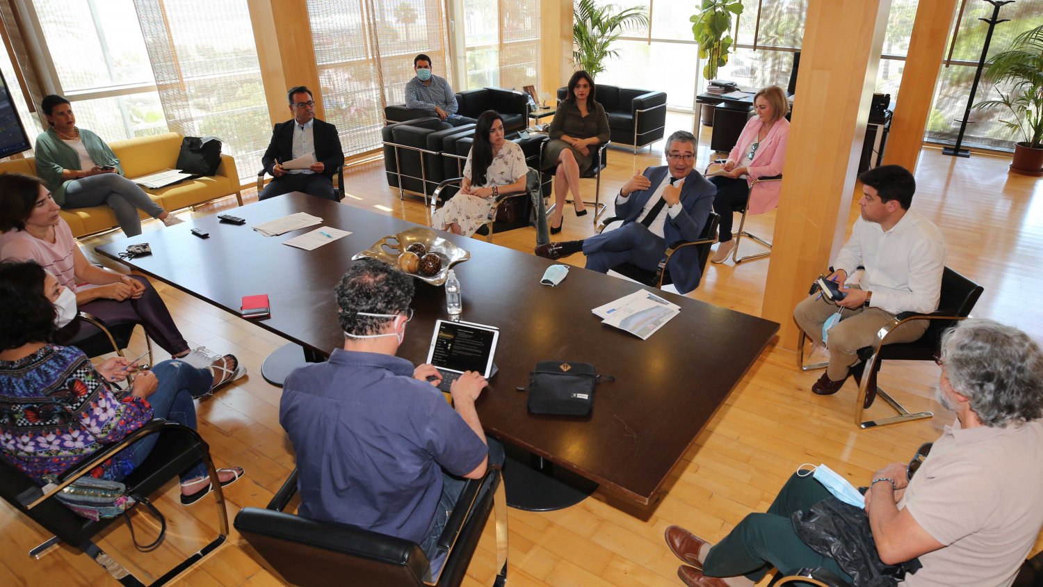 Salado reitera a colectivos vecinales el compromiso de la Diputación con la Senda Litoral en Vélez-Málaga