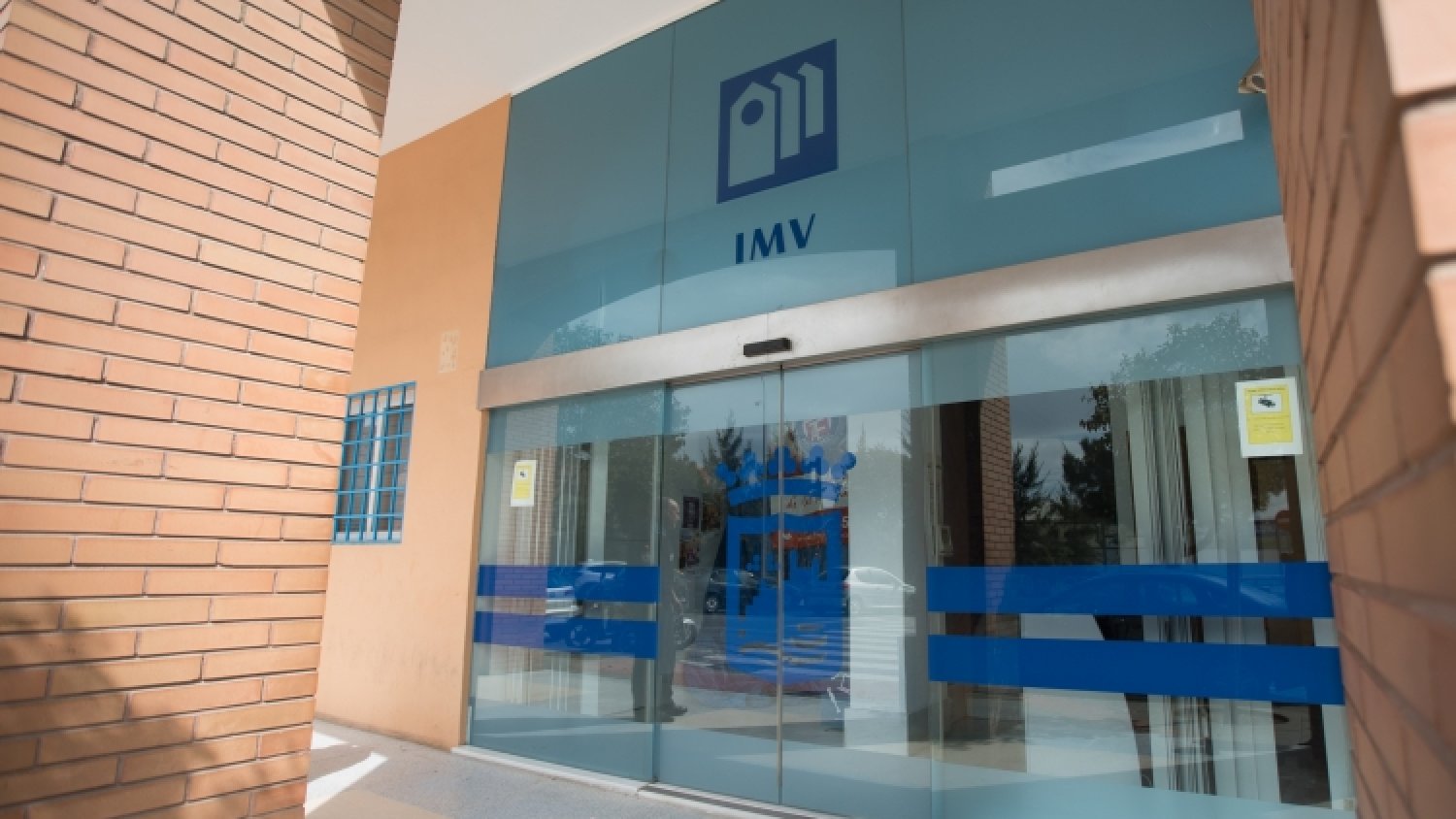 El IMV saca a licitación la asistencia de familias en riesgo de exclusión social de su parque público