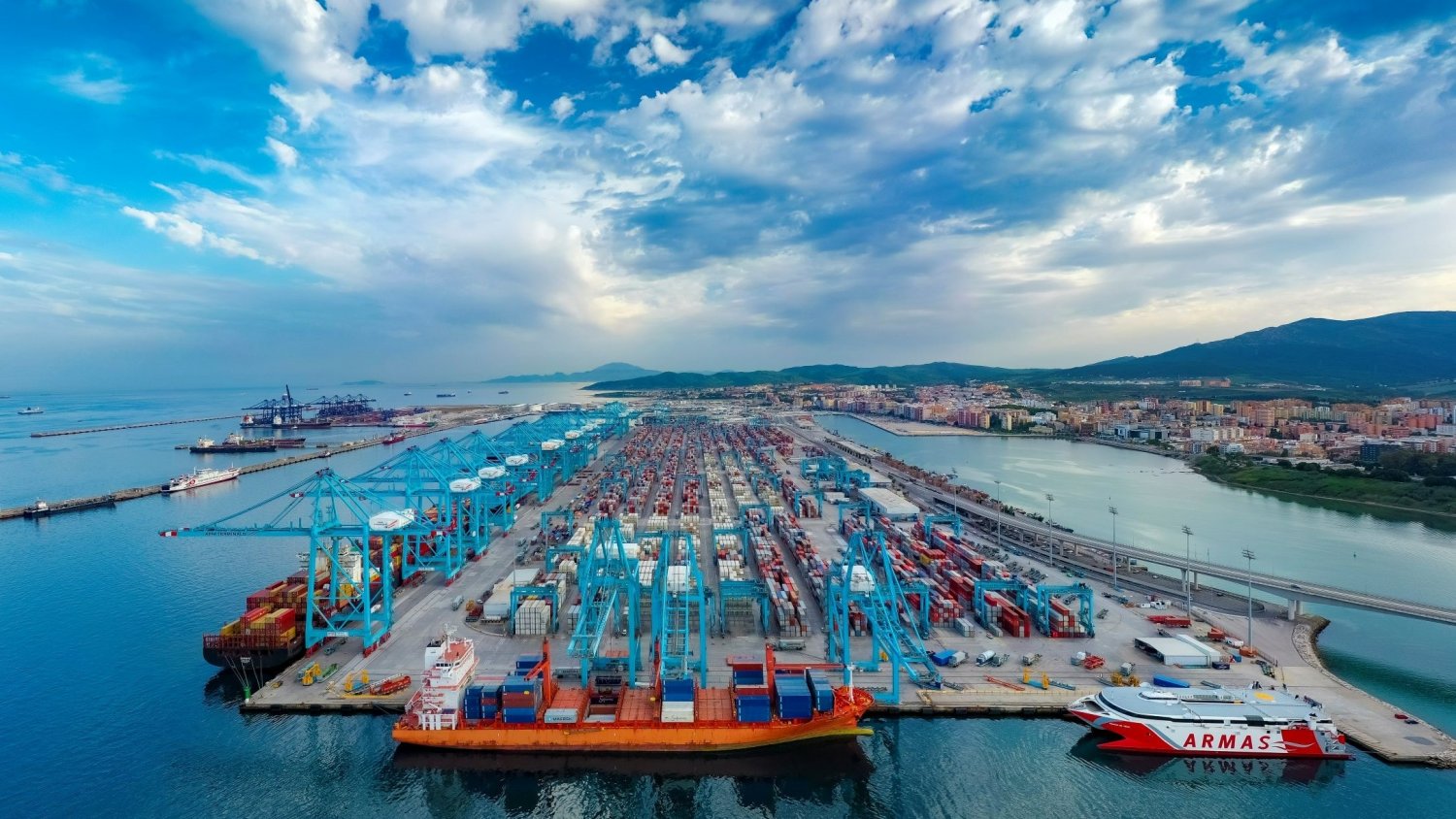 Récord de exportaciones marítimas de Andalucía con 18.316 millones