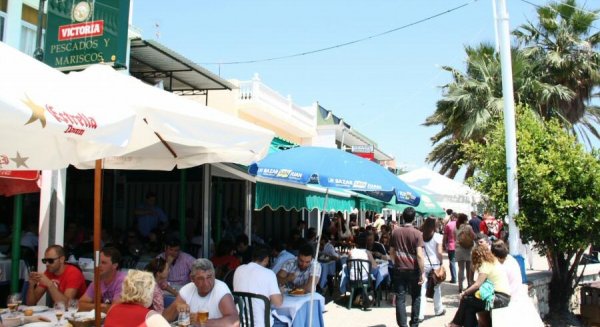 Una treintena de agentes refuerzan la vigilancia en el paseo de Pedregalejo