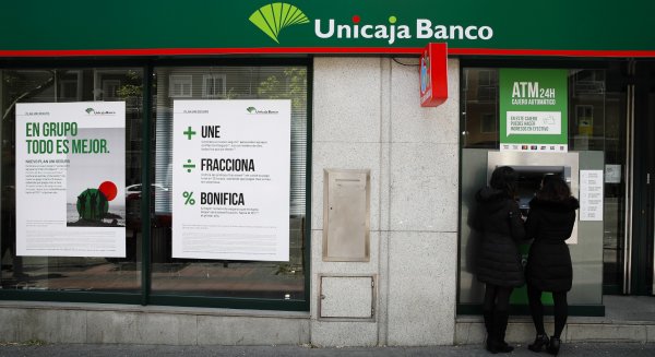 Unicaja Banco adelanta de nuevo el pago de las pensiones y de la prestación por desempleo