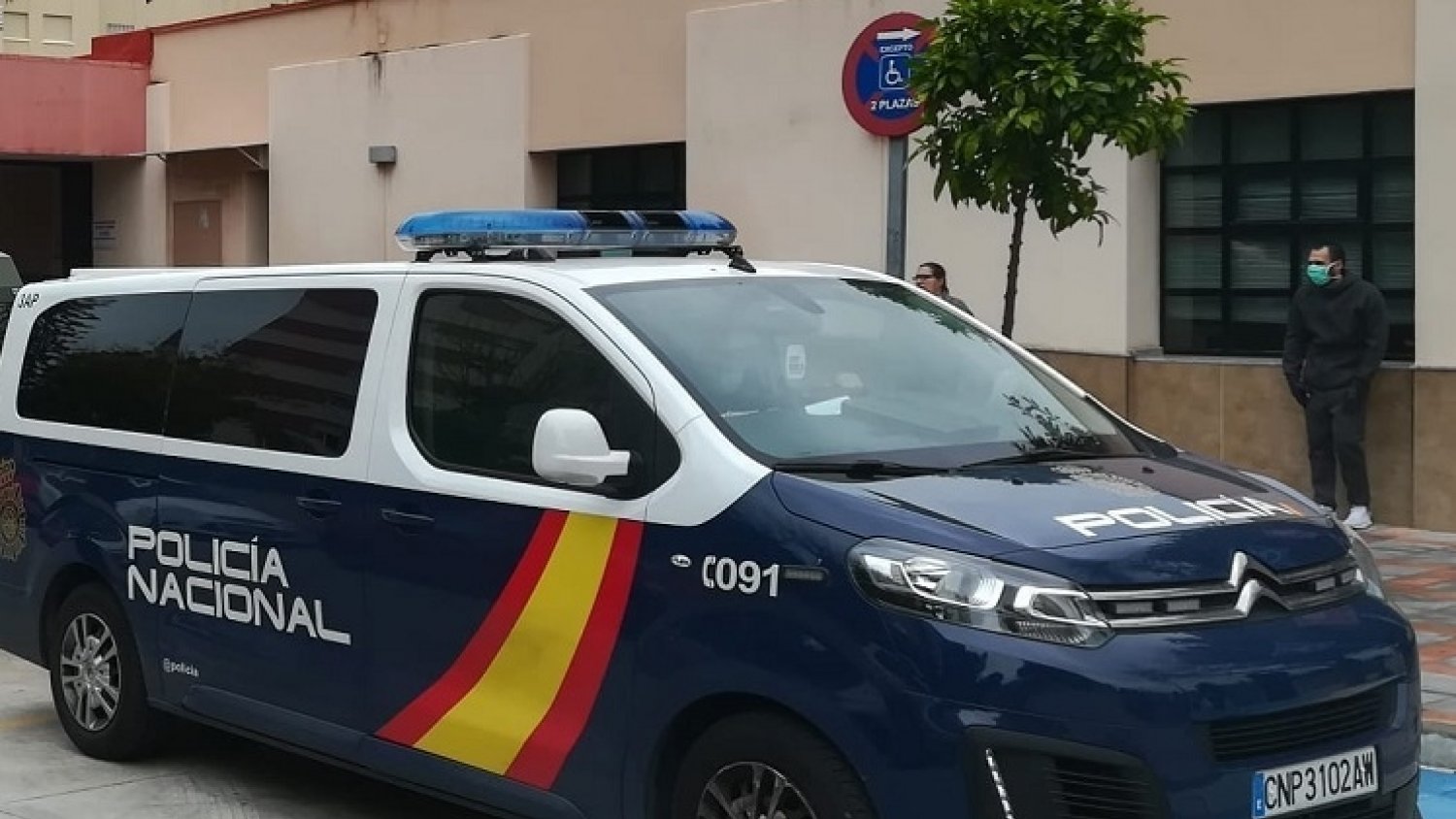 Detenido en Fuengirola por conducción temeraria tras saltarse hasta cuatro semáforos en rojo