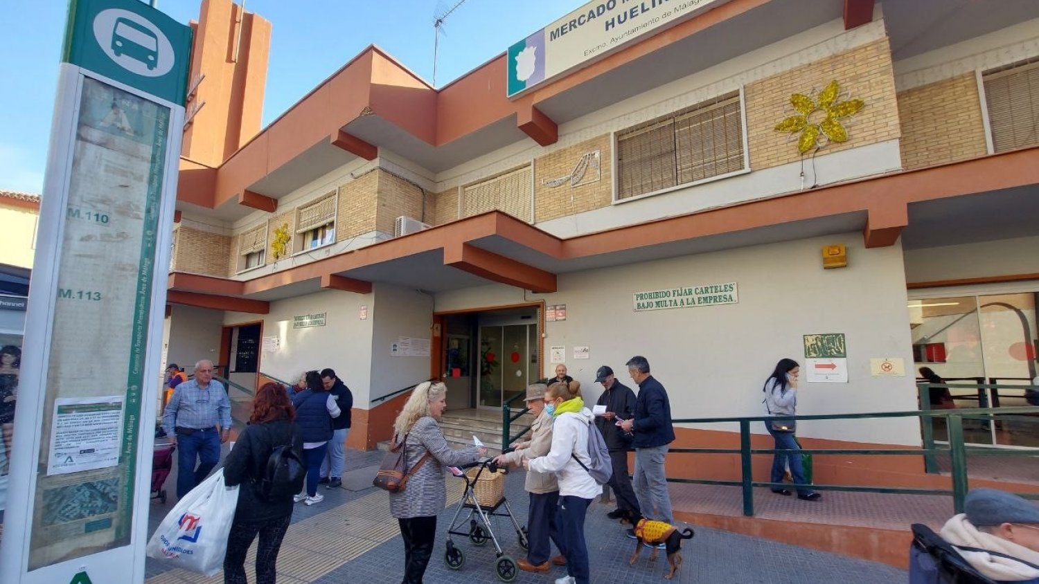 IU promueve con una campaña a pie de calle para concienciar en favor de los comercios locales