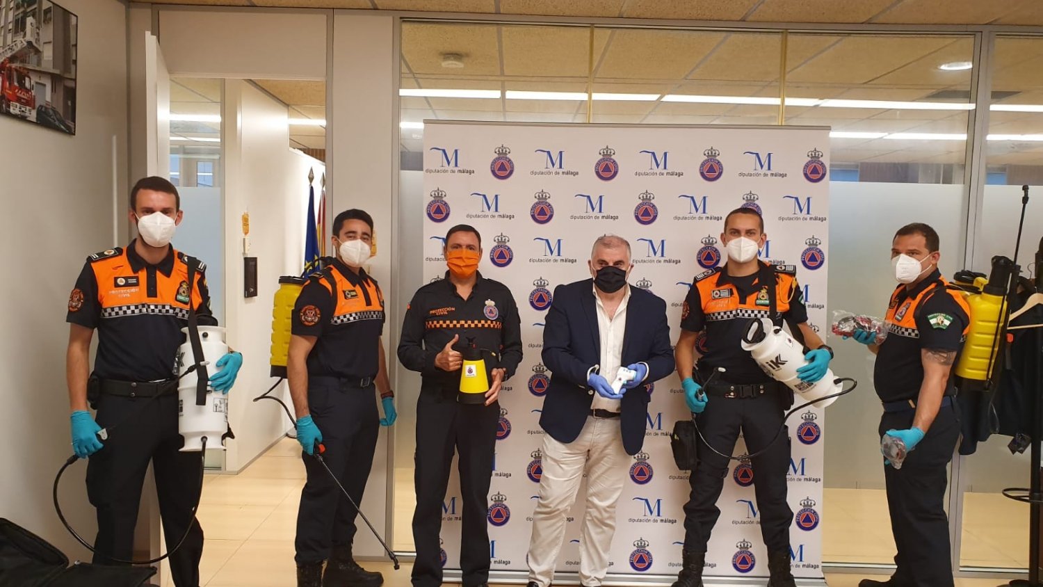 La Diputación entrega material de seguridad y prevención a 32 agrupaciones de Protección Civil