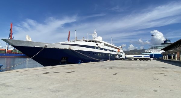 El crucero 'Clio' atraca en el Puerto para repatriar tripulantes y realizar labores de avituallamiento