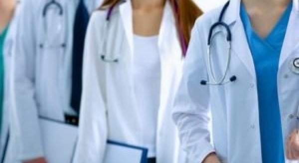 El 73,9% de los profesionales sanitarios andaluces contagiados por Coronavirus ya está curado