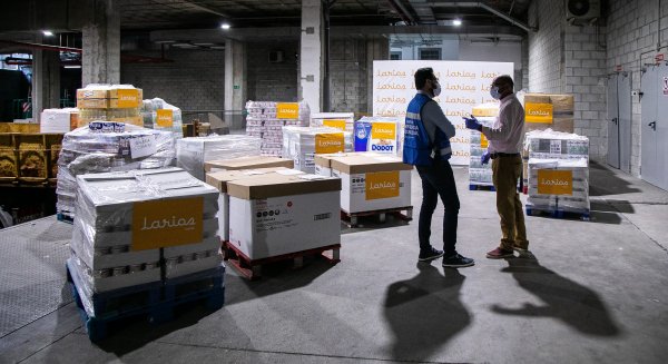 Larios Centro dona ocho toneladas de alimentos ante la emergencia sanitaria del COVID-19 en Málaga