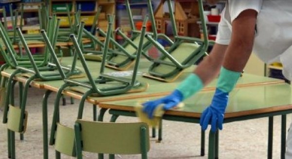 Limposan está limpiando a fondo y desinfectando todos los colegios públicos de Málaga