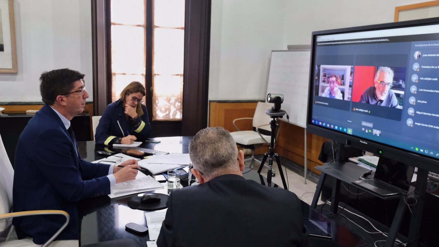 Junta y empresarios coinciden en incentivar el turismo de proximidad para salvar la temporada de verano