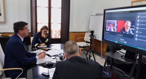 Junta y empresarios coinciden en incentivar el turismo de proximidad para salvar la temporada de verano
