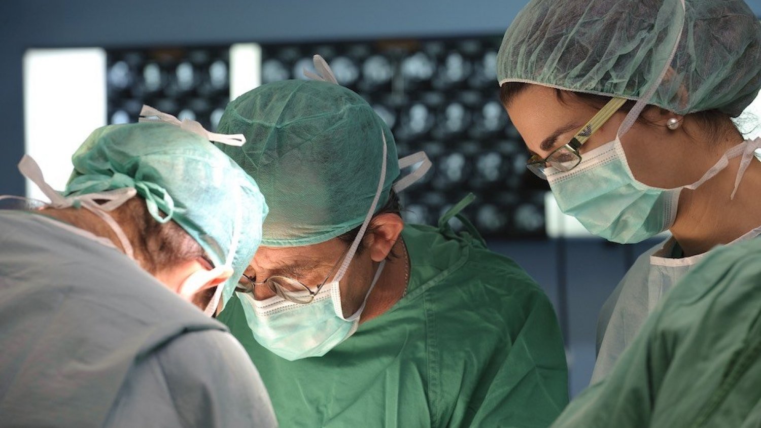 El SAS prevé contratar a 3.881 profesionales en Málaga para garantizar la asistencia sanitaria en verano