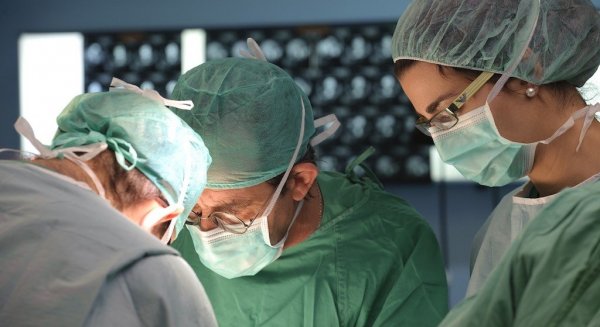 El SAS prevé contratar a 3.881 profesionales en Málaga para garantizar la asistencia sanitaria en verano