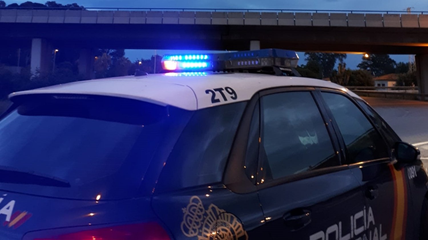Cierran un bar en Málaga capital y sancionan al propietario y a los clientes que estaban dentro