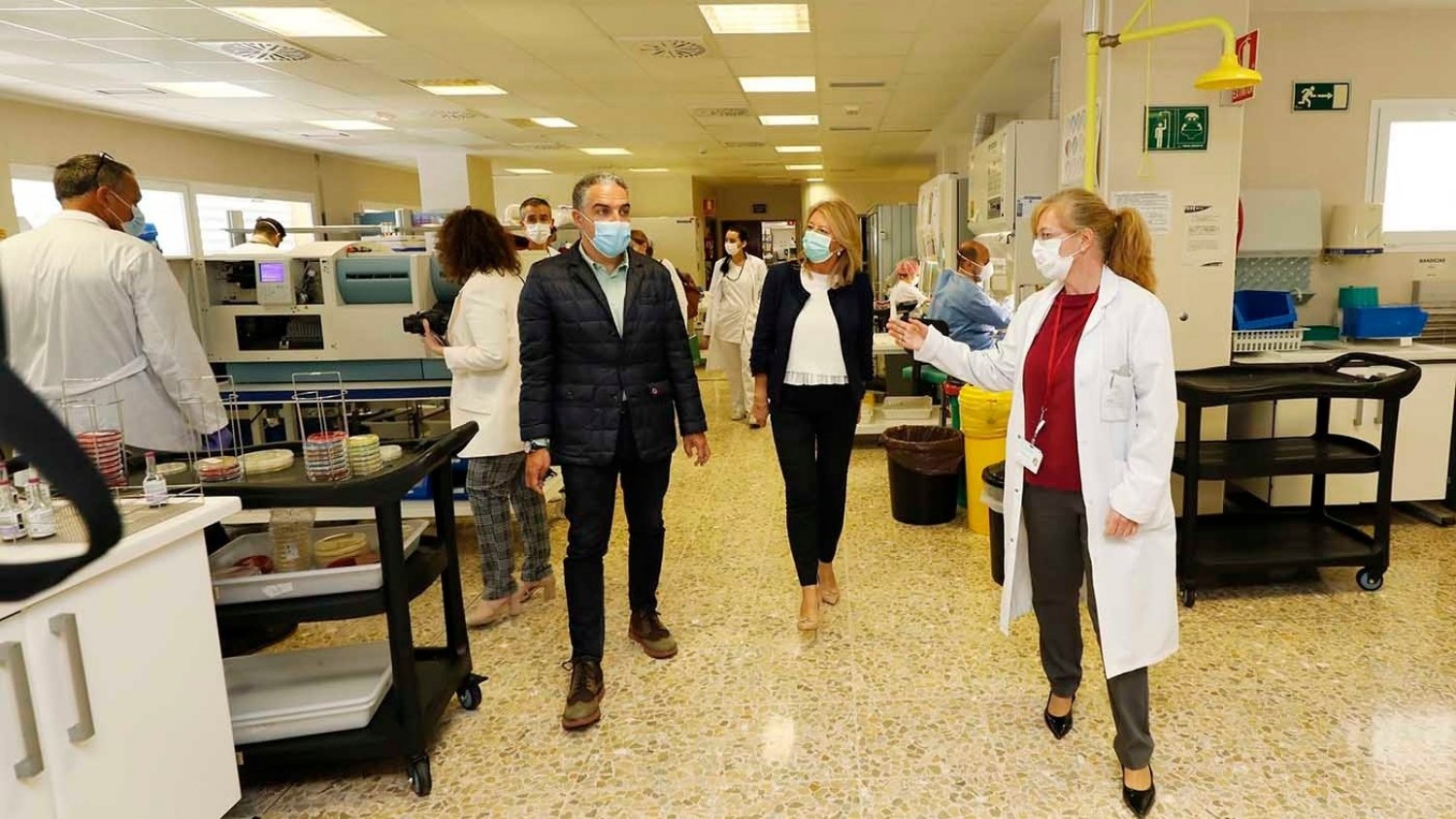 Bendodo subraya la apuesta por la investigación con 12 ensayos clínicos en el Hospital Costa del Sol