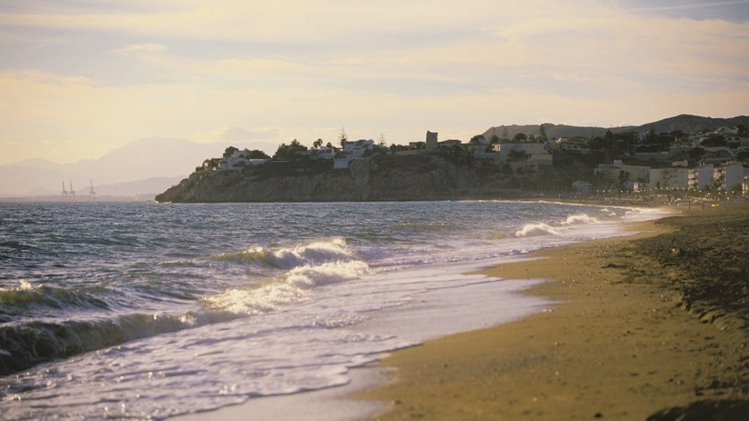 Turismo Costa del Sol desarrolla un proyecto para garantizar la seguridad y el aforo de las playas